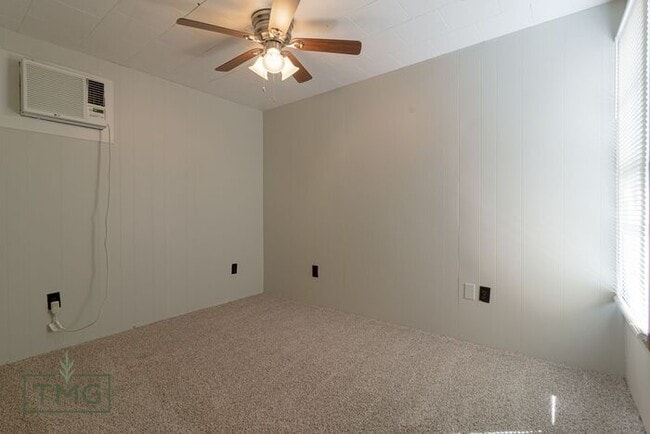 Building Photo - Spacious 2 Bed + Flex Space – Perfect Room...