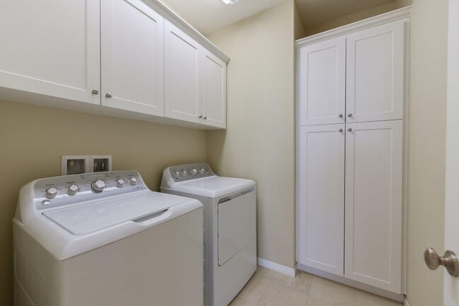 Building Photo - 3b/2.5b Cypress Village Irvine House for rent