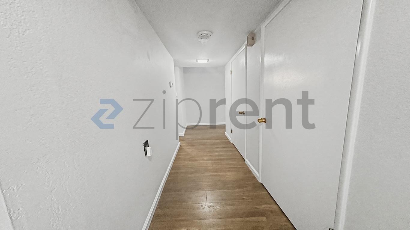 Building Photo - 5544 N Poplar Ave