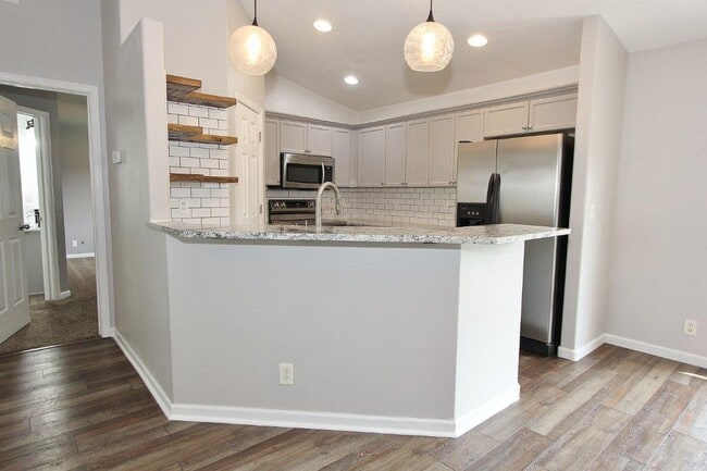 Building Photo - Lovely Single-Level Home