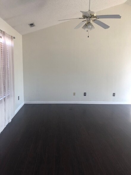 Living Room - 3104 Harvest Rd