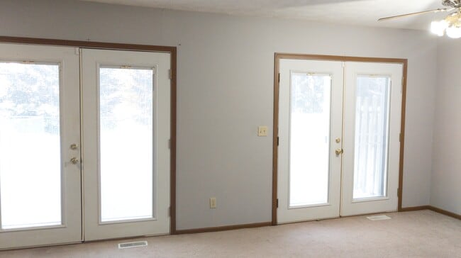 Building Photo - 296 Wintergreen Dr