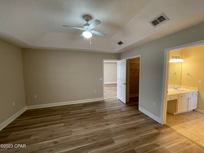 Building Photo - 114 Lakeridge Dr