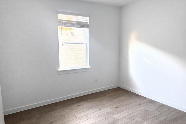 Building Photo - 8438 Bay Rdg Cir