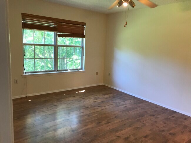 Master Bed Room - 29 Amberly Ct