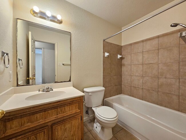 Building Photo - AVAILABLE NOW!