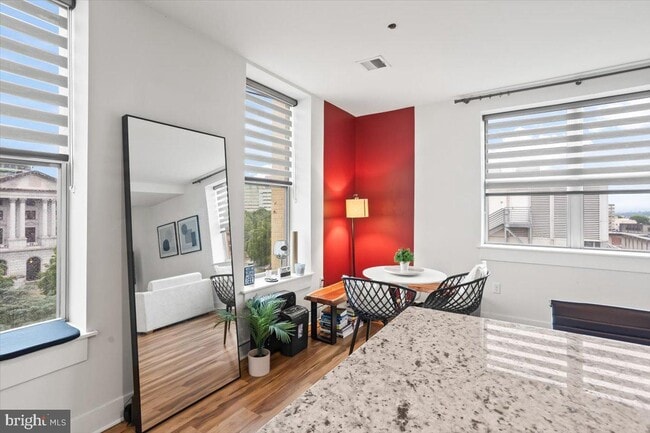 Building Photo - 231 State St