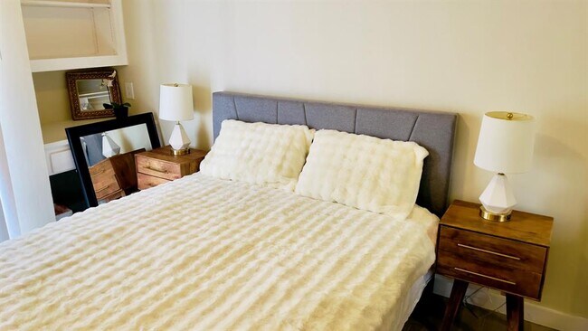 Building Photo - 2902 Cole St