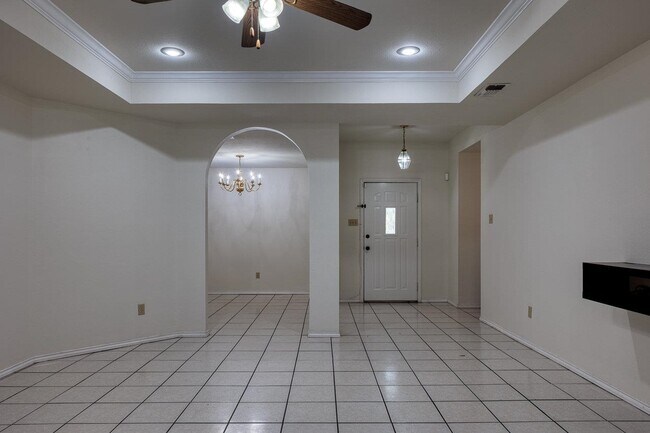 Building Photo - 109 Burwood Ln