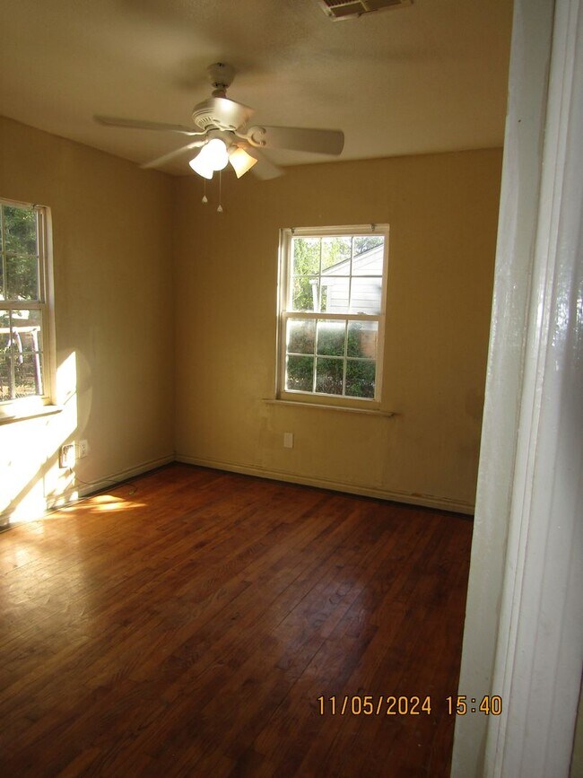 Building Photo - Very nice updated home!