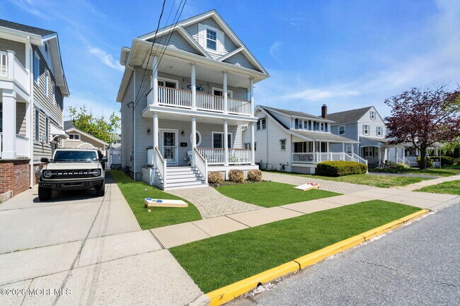 Building Photo - 310 18th Ave