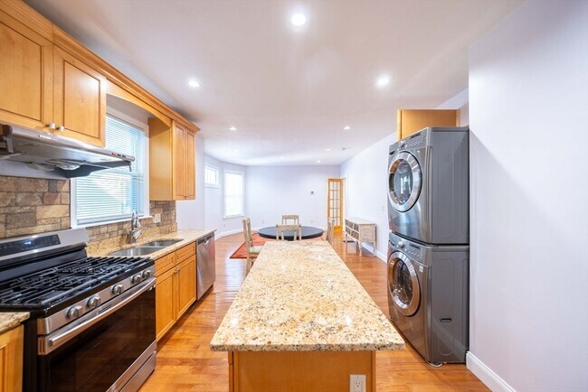 Building Photo - 7 Alcott St