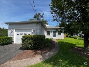 Building Photo - Updated 2 Bedroom Single Family Home