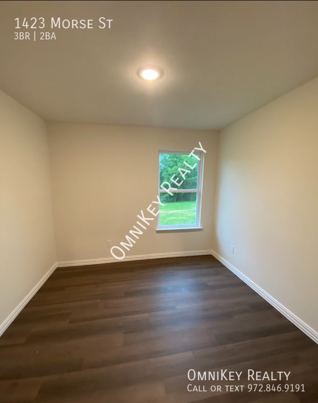 Building Photo - 1423 Morse St