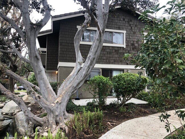 Building Photo - 21 Streamwood-