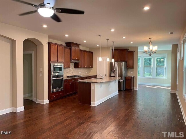 Building Photo - 811 Rymark Ct