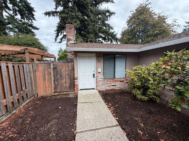 Building Photo - 2-Bedroom Near Mt. Tabor