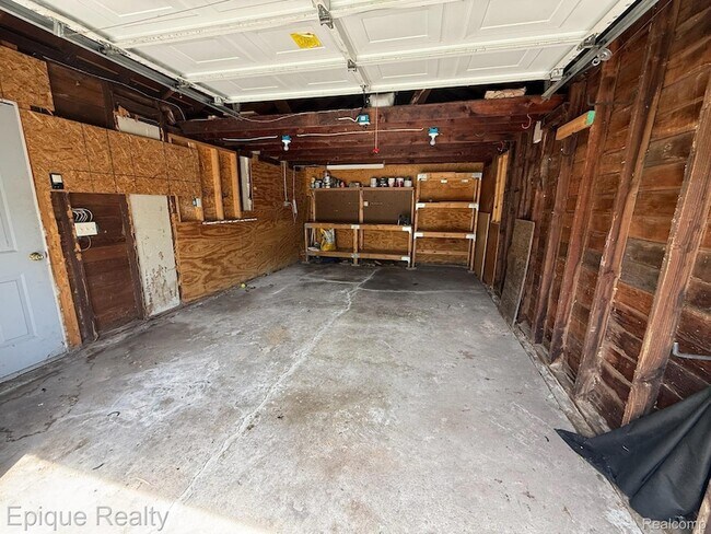Building Photo - 1846 Oakshire Ave