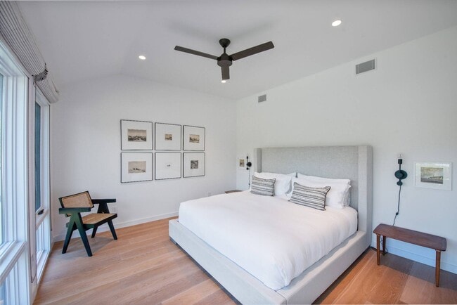 Building Photo - 60 Gansett Ln