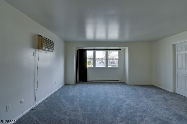 Building Photo - 295 N Park St