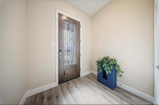 Building Photo - 1113 5th Ave