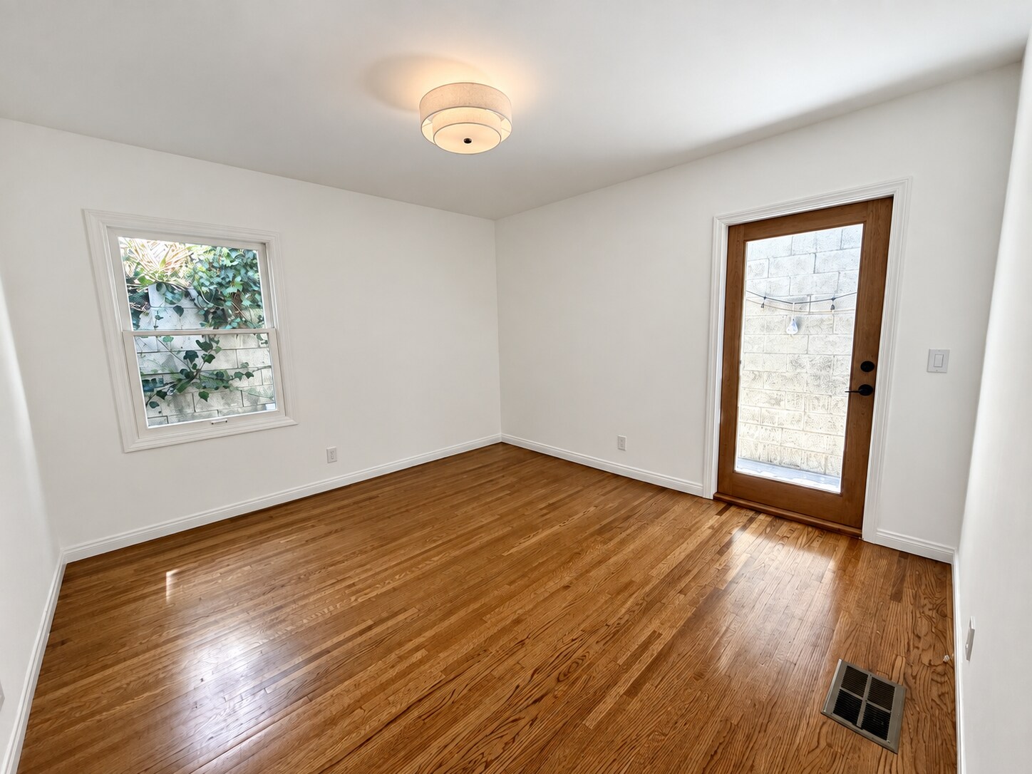 Master bedroom and private patio - 3807 Tracy Street