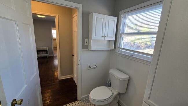 Building Photo - 323 Claremont Ave