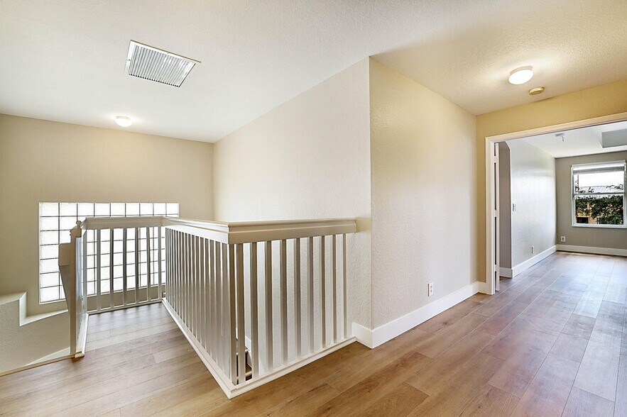 Building Photo - 122 Kensington Way