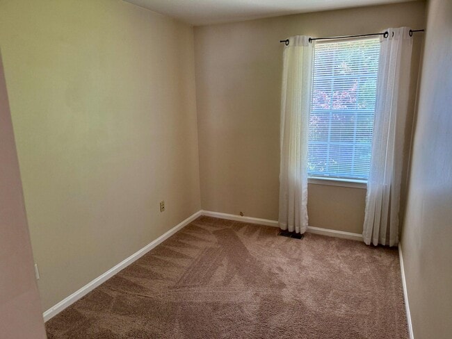 Building Photo - 15570 Northgate Dr