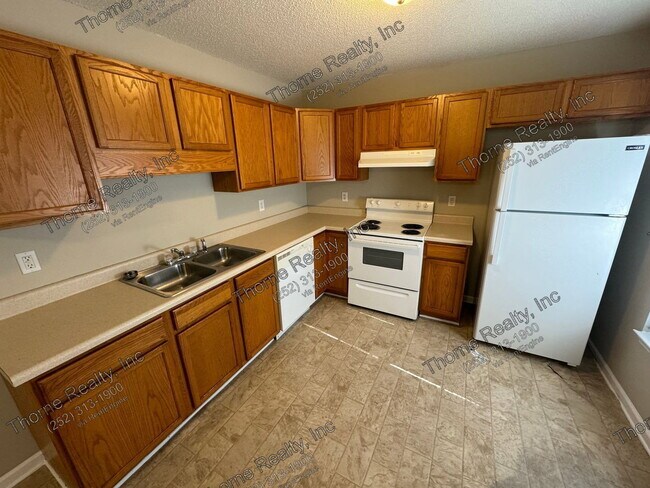 Building Photo - 2256 Sherwood Ave