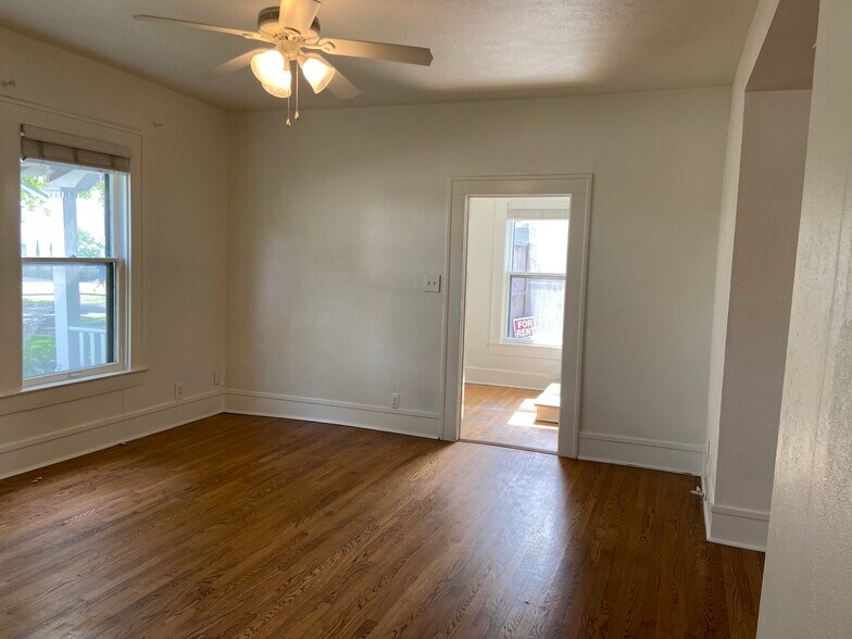 Living Room - 5519 Miller Ave