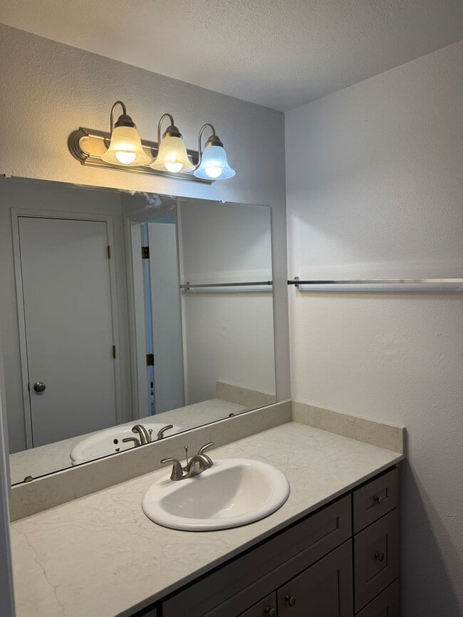 Building Photo - thaa01