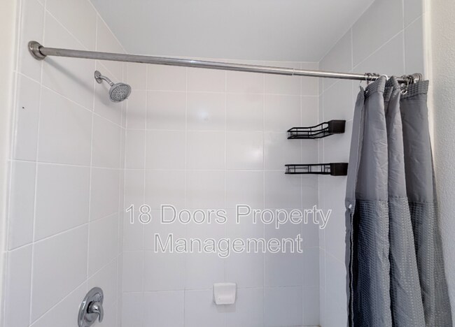 Building Photo - 5726 La Jolla Blvd