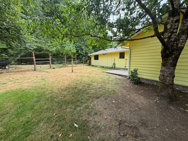 Building Photo - 3 Bed/1 Bath +Garage & Shop, Marblemount