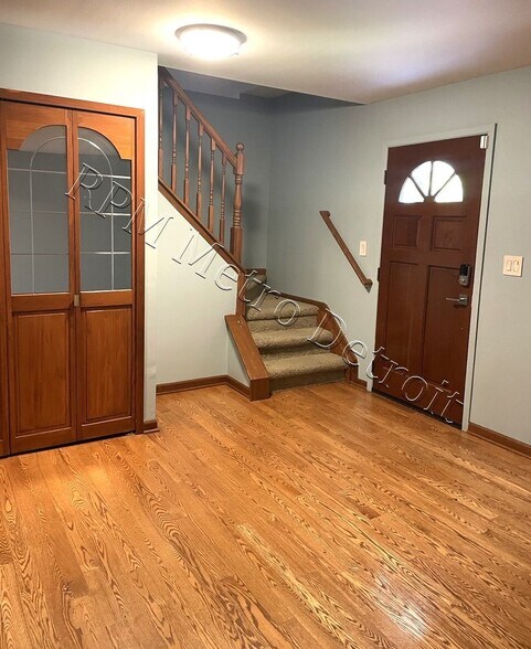 Building Photo - 186 Randall Dr