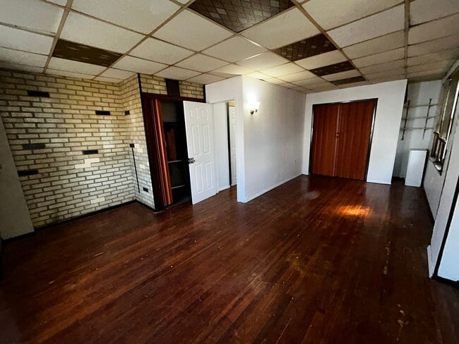 Building Photo - 647 Edgewood Ave