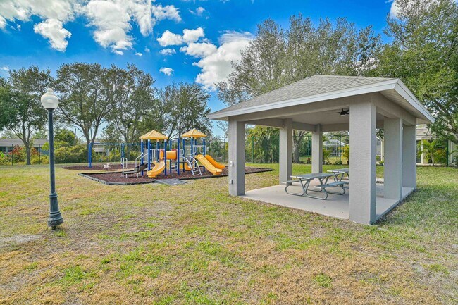 Building Photo - AVAILABLE June 1 - Single Family Pool Home in the Heart of Three Oaks