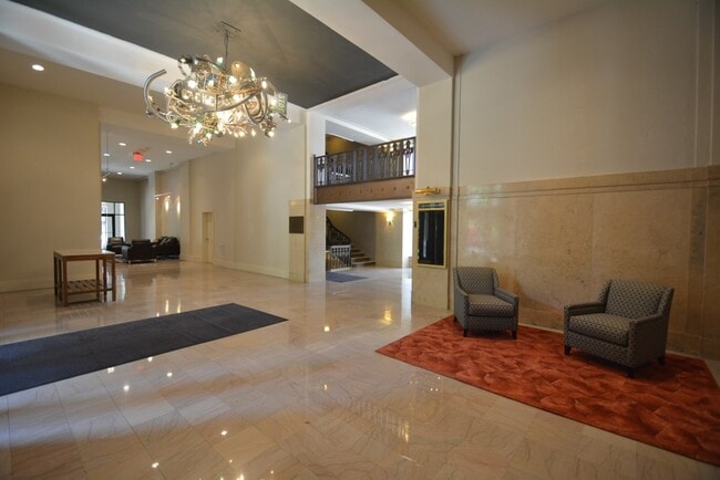 Interior Photo - 426 Mulberry