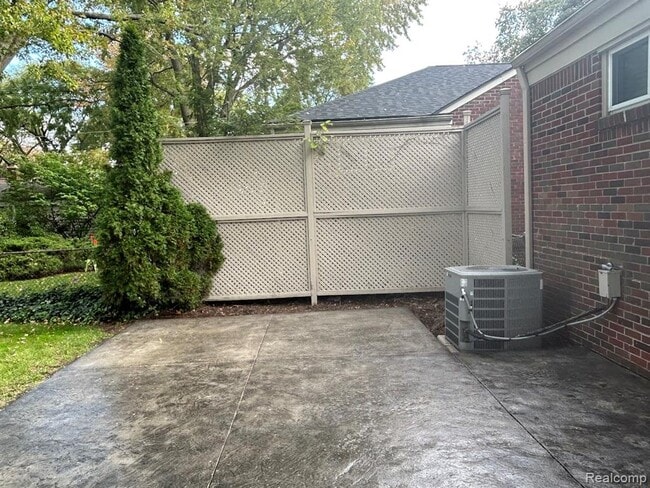 Building Photo - 1577 E Melton Rd