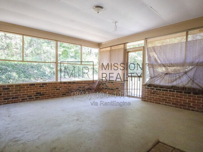 Building Photo - 325 Fairwood Dr