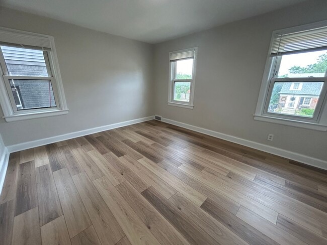 Building Photo - LARGE WESTSIDE FULLY REHABBED HOME -  3 be...