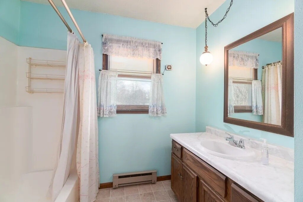 BATHROOM1 - 3419 Gerrard Ave