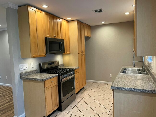 Building Photo - 10622 Hermosa Dr