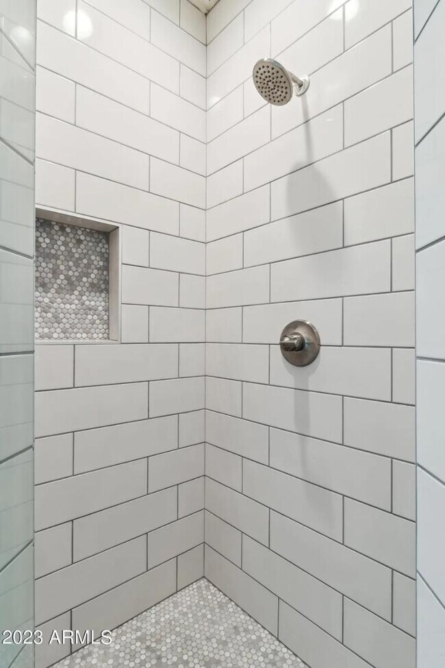 Building Photo - 902 W Hazelwood St