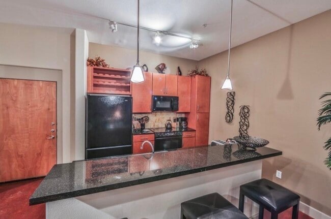 Building Photo - 1901 Post Oak Blvd