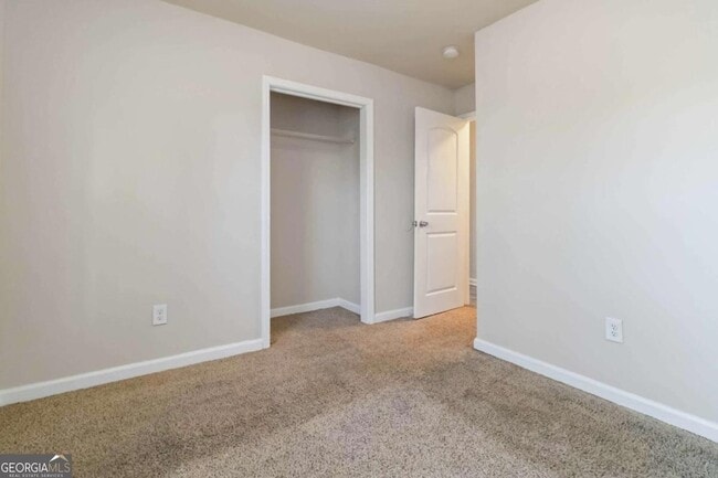 Building Photo - 2361 Swallow Cir SE