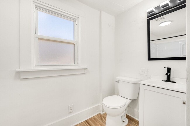 Building Photo - New 3 bedroom listing! RENT SPECIAL HALF OFF FIRST MONTH!