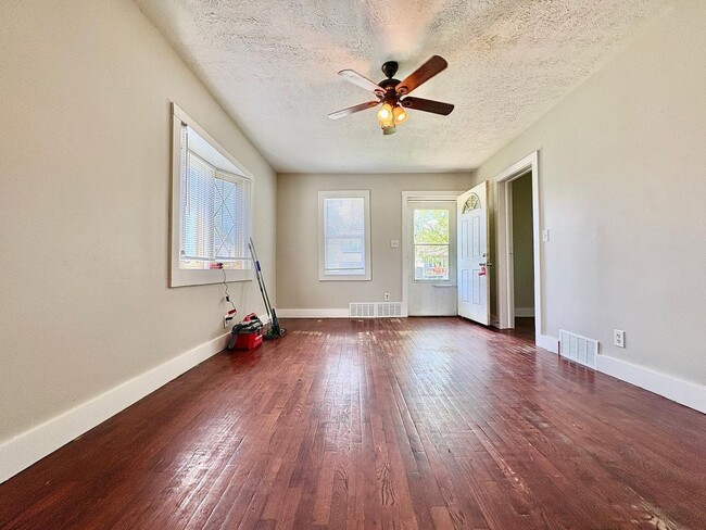 Building Photo - 816 S 34th St