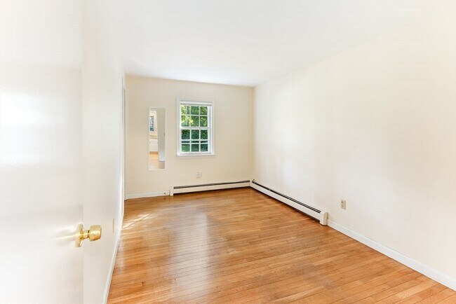 Building Photo - 49 Bramblebush Dr