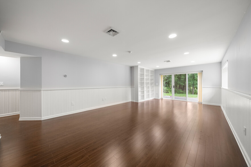 Building Photo - 81 Lakeview Dr